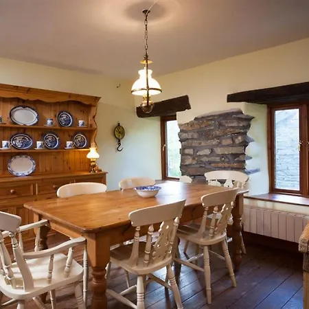 Ruskin House At Lowgrove Holiday home *